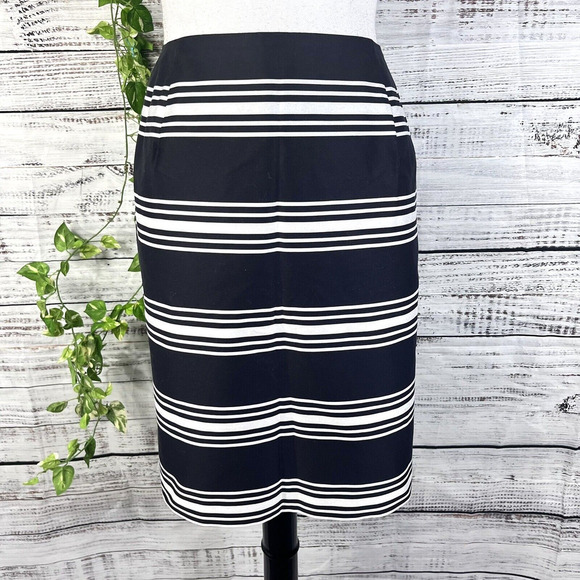 Talbots Skirt size 14 Pet Black White Striped Straight Church Career Above Knee - Picture 1 of 11